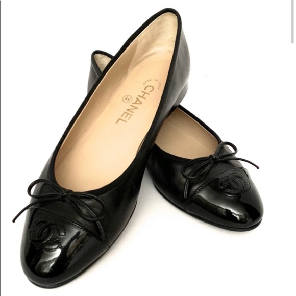 CHANEL Shoes - Chanel Black Leather And Patent CC Cap-Toe Bow Ballet Flats, SIZE 35 1/2